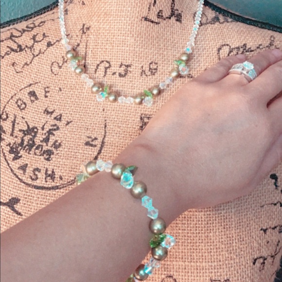 Rhinestones Necklace and Bracelet Set - Picture 12 of 15